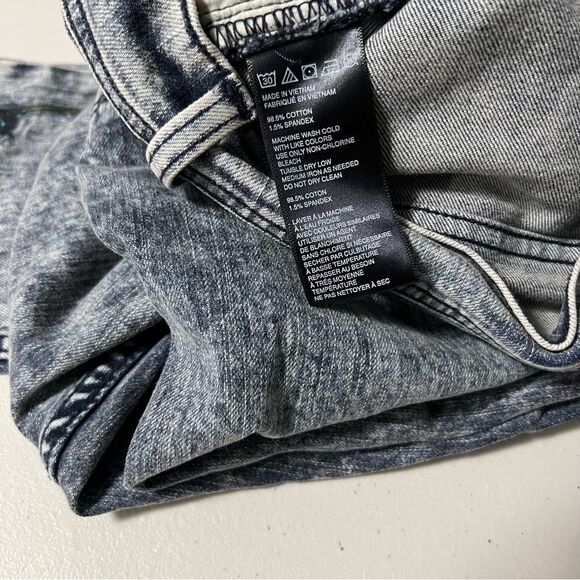 BDG UO Rose Embroidered Acid Wash Skinny Jeans - Picture 7 of 10